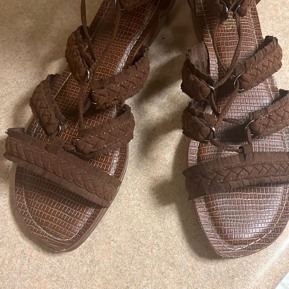 brown gladiator sandals  7 1/2M - Picture 7 of 8